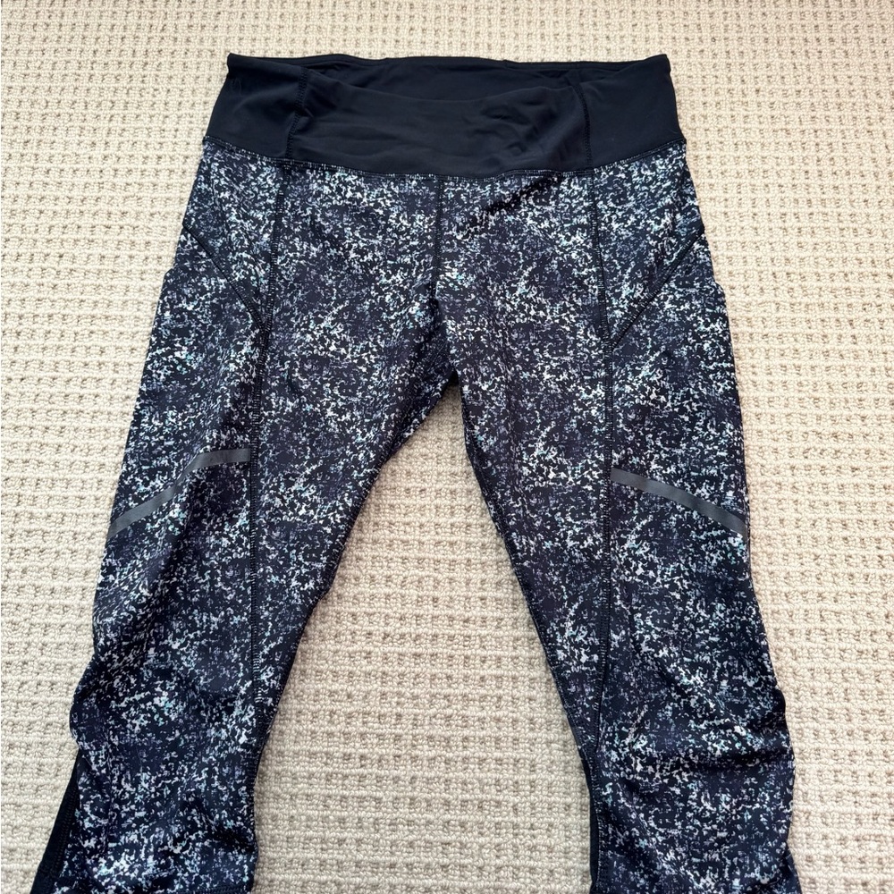 Lululemon Athletica Black and Gray Patterned Leggings